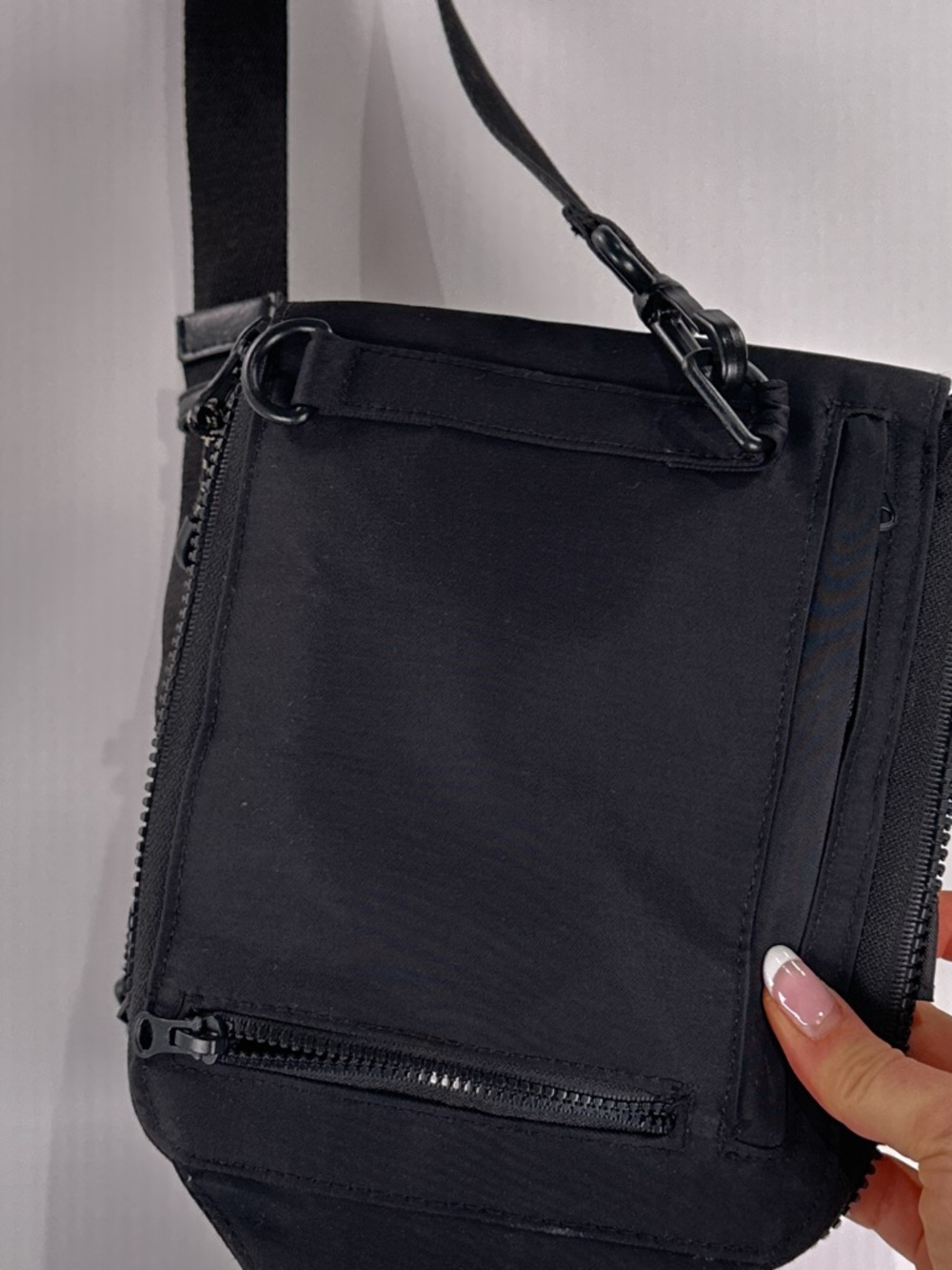 BÉIS The Sport Sling Bag Crossbody Travel Nylon Black 7”x 8”x 2” - Picture 9 of 14